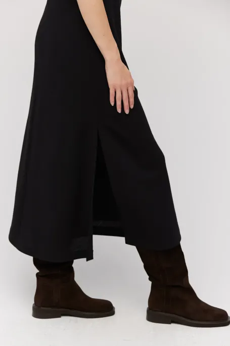 Rochie neagră fără mâneci din lână de miel Rochie neagră fără mâneci din lână de miel