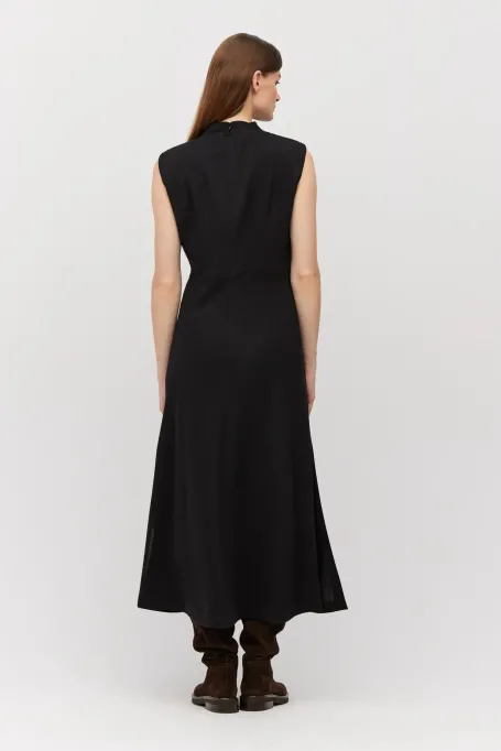 Rochie neagră fără mâneci din lână de miel Rochie neagră fără mâneci din lână de miel