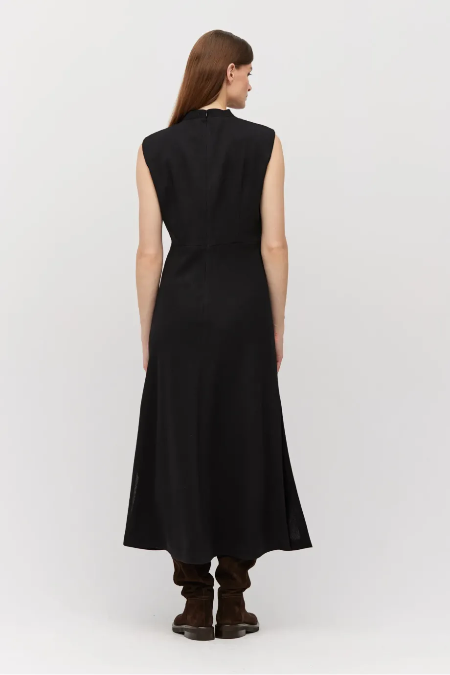 Rochie neagră fără mâneci din lână de miel Rochie neagră fără mâneci din lână de miel