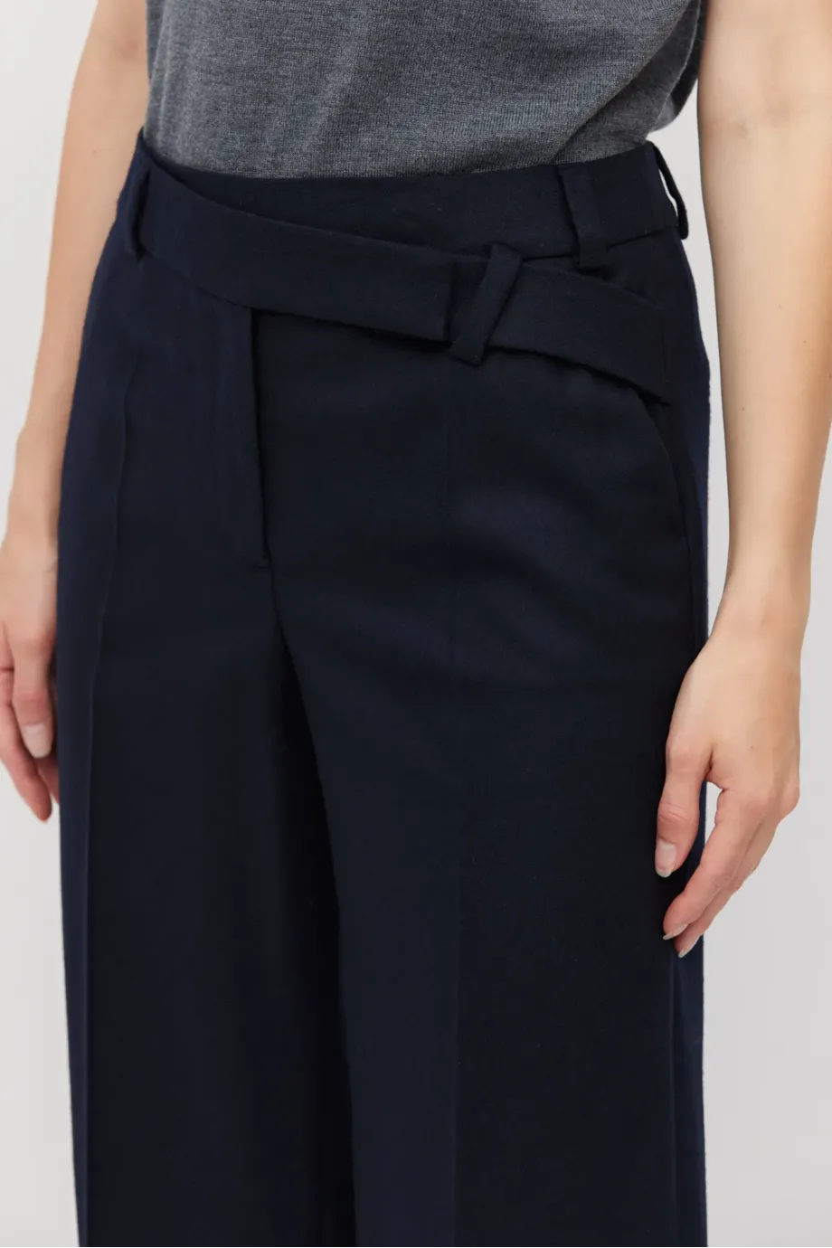 Pantaloni de costum bleumarin cu cașmir Pantaloni de costum bleumarin cu cașmir