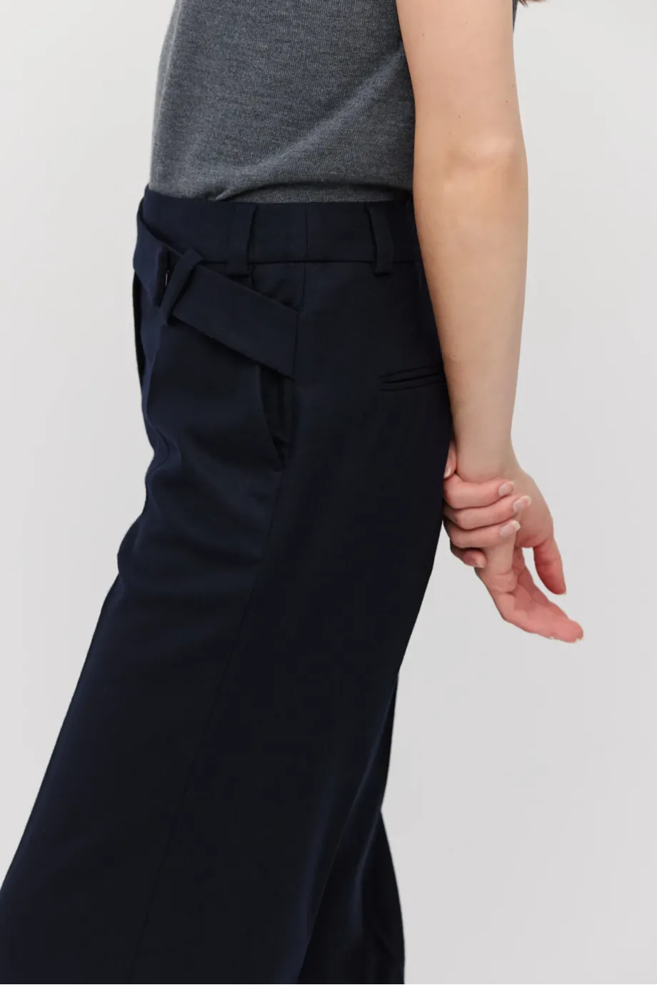Pantaloni de costum bleumarin cu cașmir Pantaloni de costum bleumarin cu cașmir