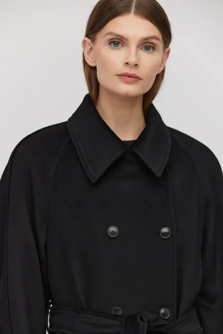 Palton negru cu curea, din amestec de mătase și cașmir