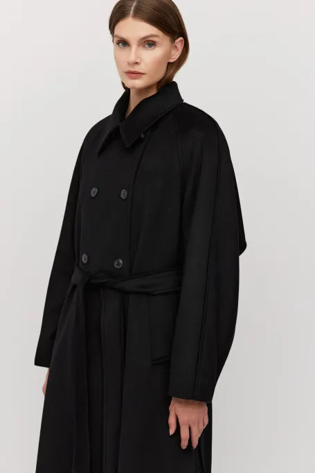 Palton negru cu curea, din amestec de mătase și cașmir