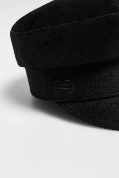 Caschetă neagră din lână