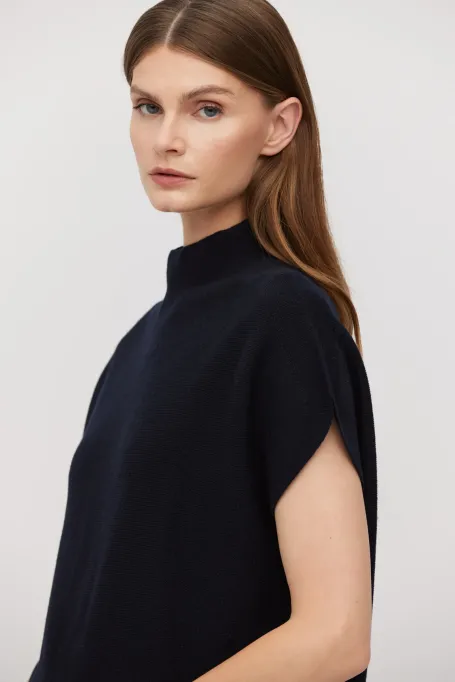 Bluză bleumarin din lână cu guler înalt și mâneci scurte