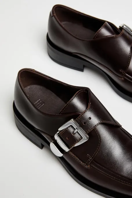 Pantofi monk din piele maro cu cataramă