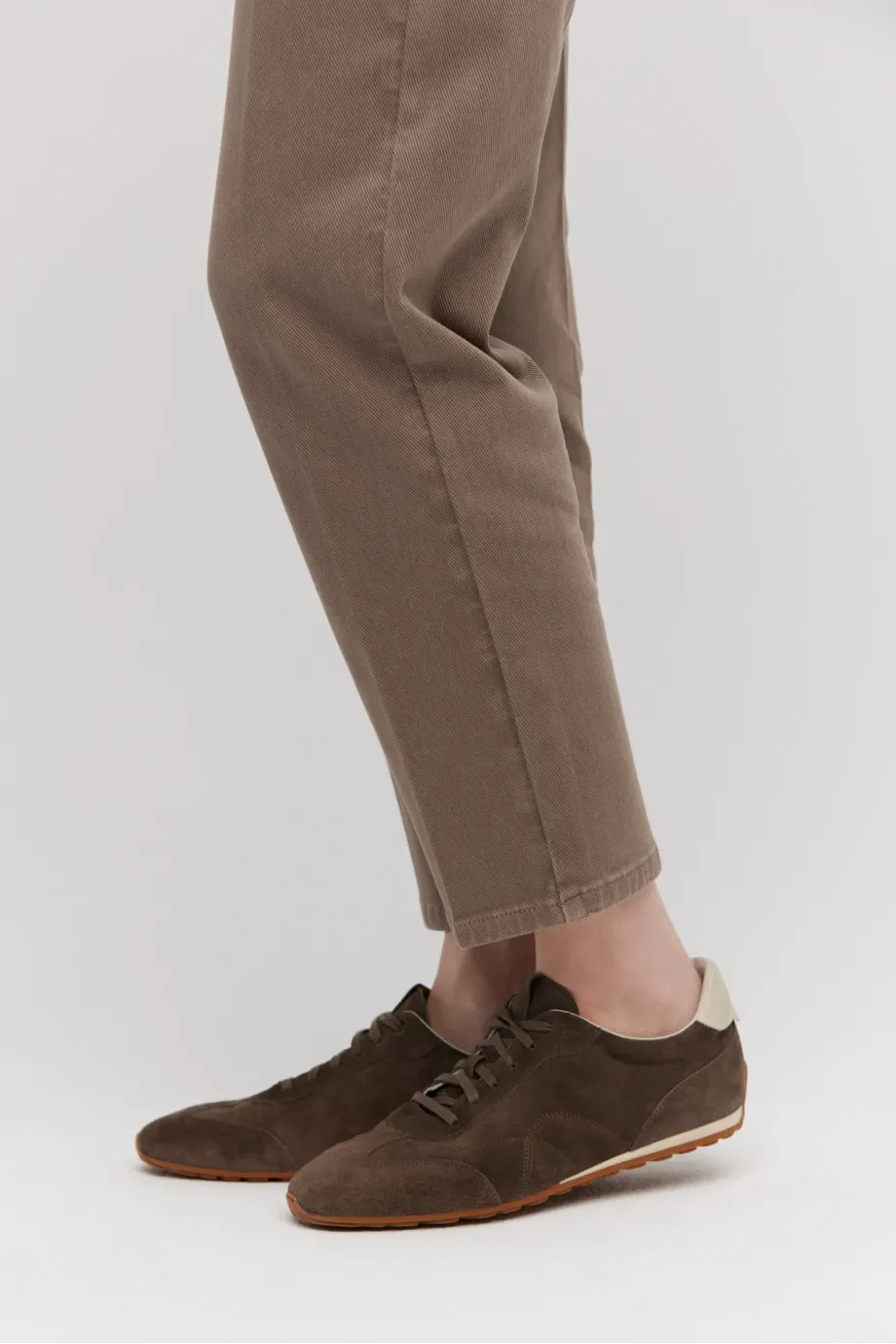 Tenisi retro maro din piele intoarsa Tenisi retro maro din piele intoarsa
