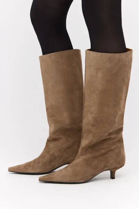 Cizme din piele intoarsa cu toc mijlociu Cizme din piele intoarsa cu toc mijlociu