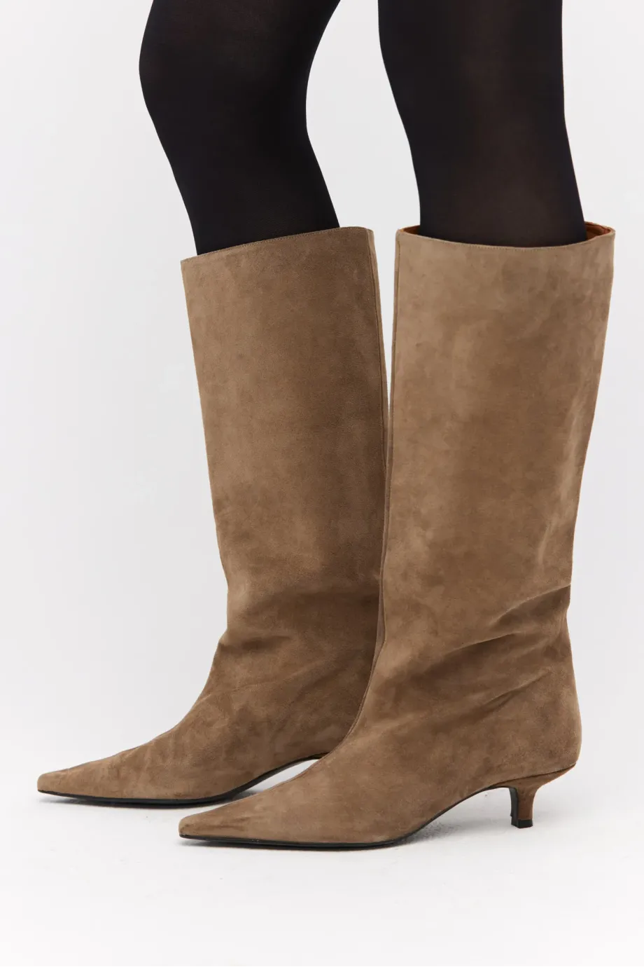 Cizme din piele intoarsa cu toc mijlociu Cizme din piele intoarsa cu toc mijlociu