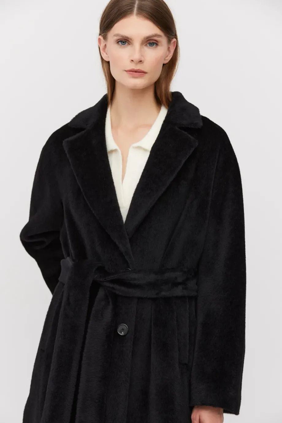 Palton midi negru cu curea din alpaca suri Palton midi negru cu curea din alpaca suri