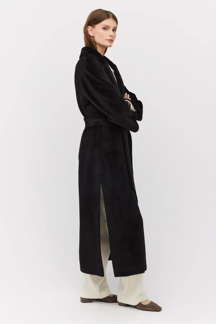 Palton midi negru cu curea din alpaca suri Palton midi negru cu curea din alpaca suri