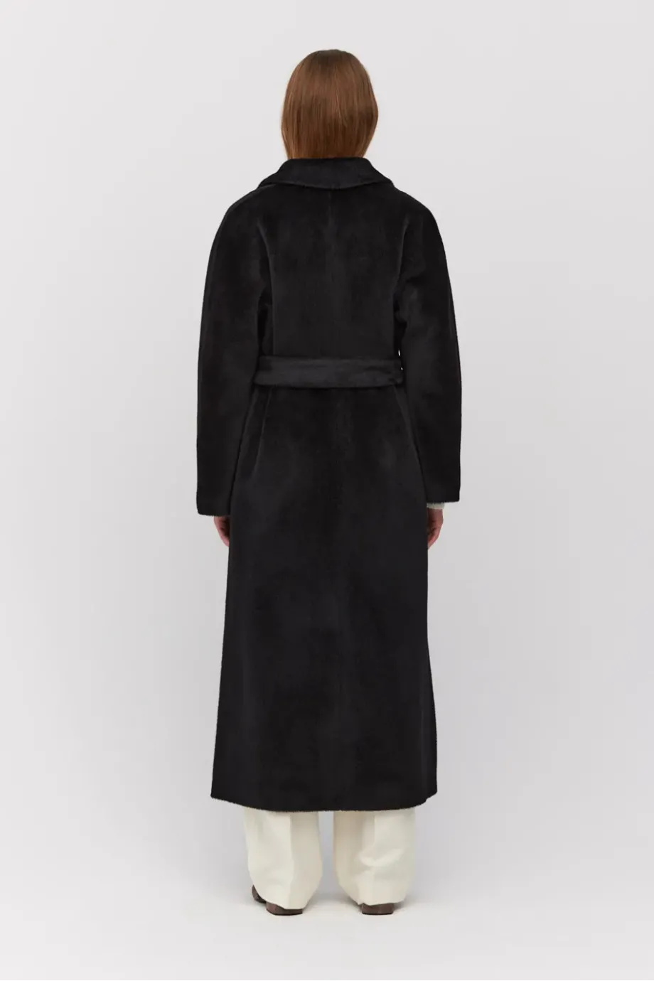 Palton midi negru cu curea din alpaca suri Palton midi negru cu curea din alpaca suri