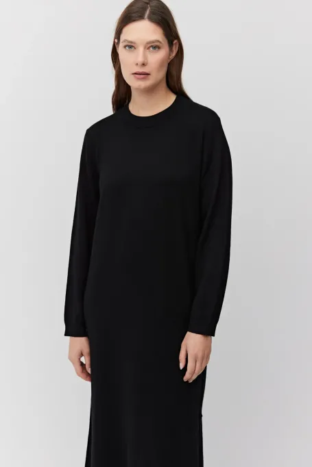 Rochie neagră din lână merinos Rochie neagră din lână merinos