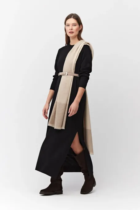 Rochie neagră din lână merinos