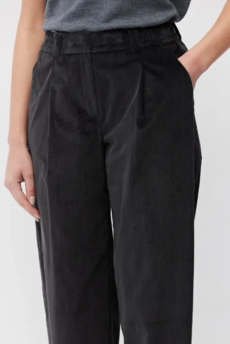 Pantaloni gri închis, lejeri, din catifea reiată din bumbac Pantaloni gri închis, lejeri, din catifea reiată din bumbac