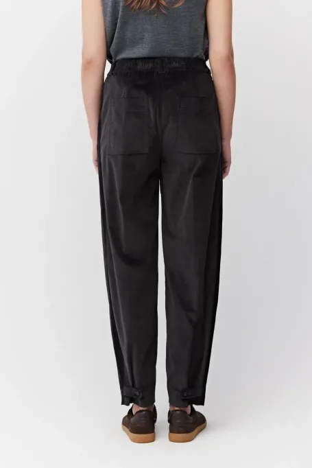 Pantaloni gri închis, lejeri, din catifea reiată din bumbac Pantaloni gri închis, lejeri, din catifea reiată din bumbac