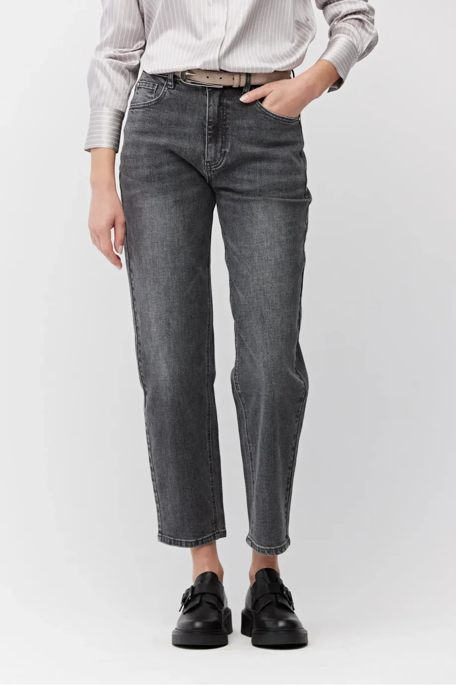 Blugi gri cu talie înaltă, croială mom fit Blugi gri cu talie înaltă, croială mom fit