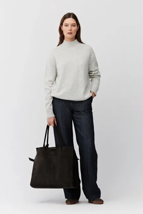 Pulover gri cu guler înalt și amestec de cașmir