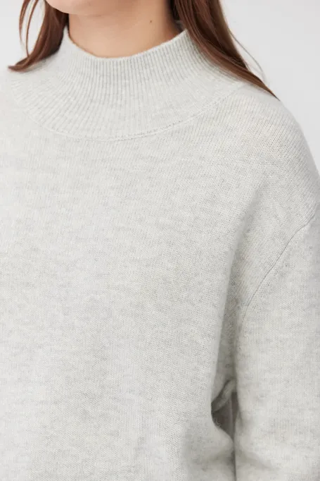 Pulover gri cu guler înalt și amestec de cașmir