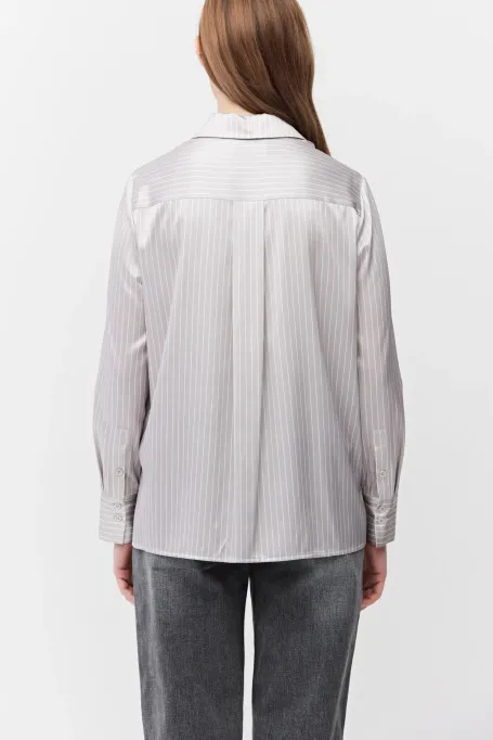 Cămașă lejeră de mătase albă cu dungi