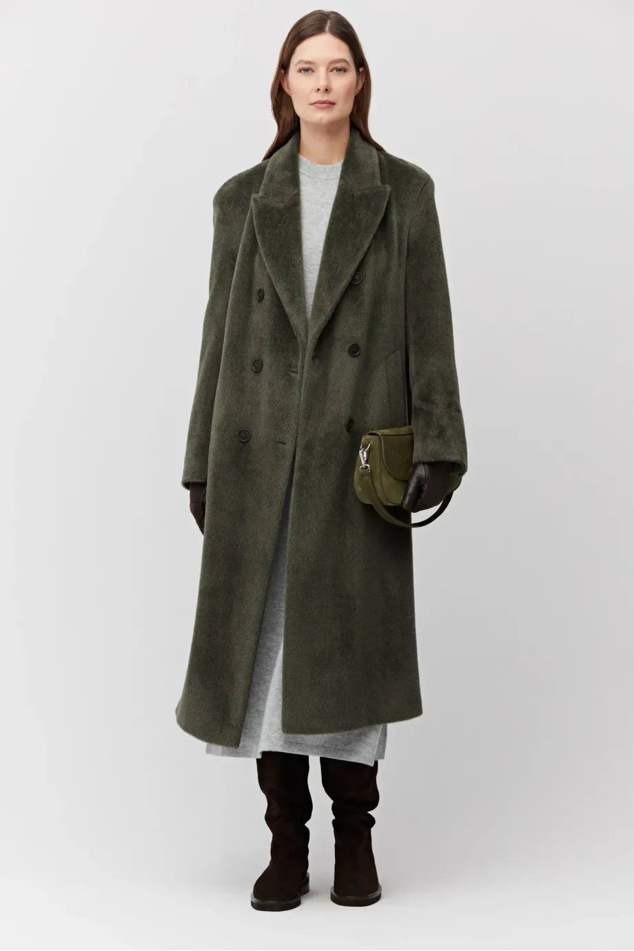 Haină verde militar cu puf de alpaca suri Haină verde militar cu puf de alpaca suri