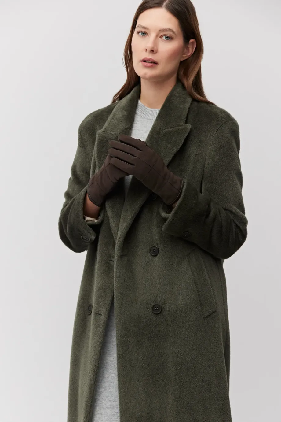Haină verde militar cu puf de alpaca suri Haină verde militar cu puf de alpaca suri