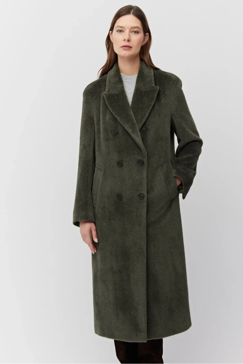 Haină verde militar cu puf de alpaca suri Haină verde militar cu puf de alpaca suri