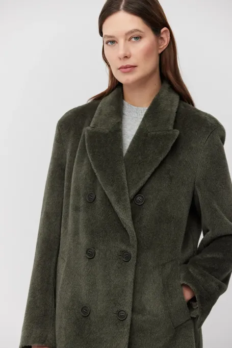 Haină verde militar cu puf de alpaca suri Haină verde militar cu puf de alpaca suri