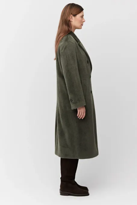 Haină verde militar cu puf de alpaca suri Haină verde militar cu puf de alpaca suri