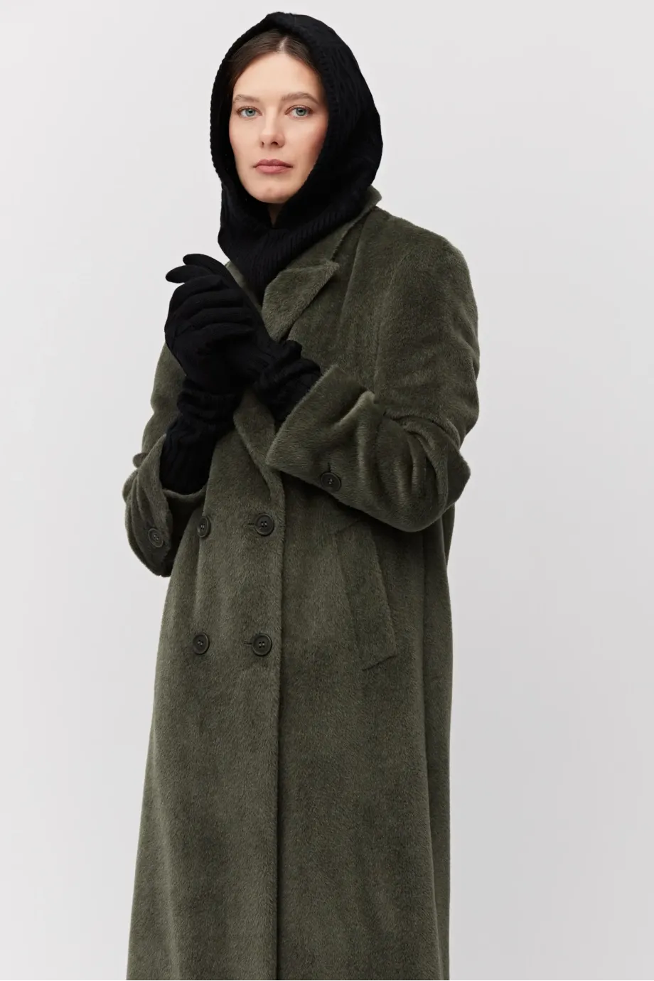 Haină verde militar cu puf de alpaca suri Haină verde militar cu puf de alpaca suri