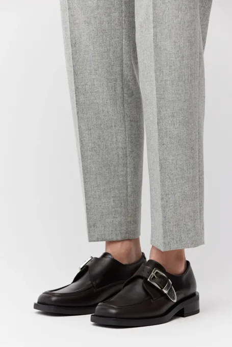 Pantofi monk din piele maro cu cataramă