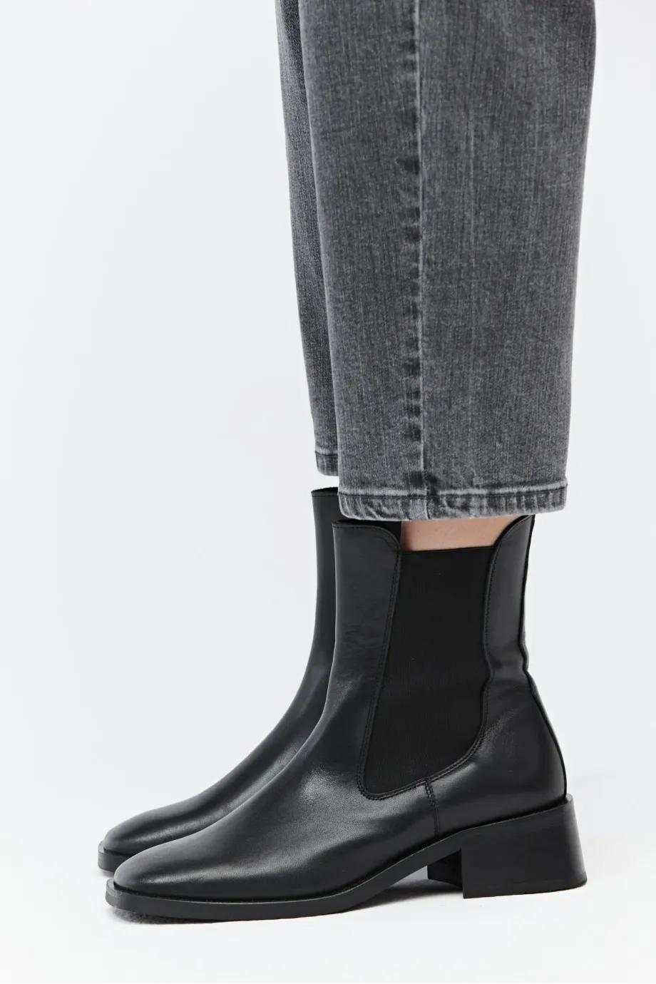 Ghete negre din piele la gleznă Ghete negre din piele la gleznă