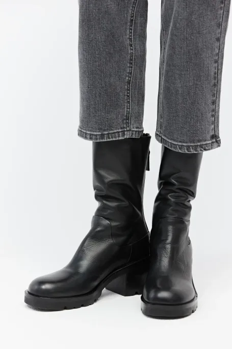 Botine negre din piele