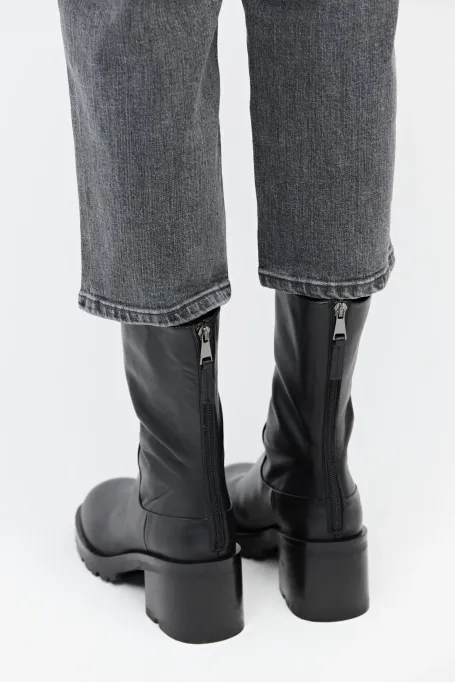 Botine negre din piele