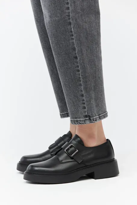 Pantofi negri de călugăr