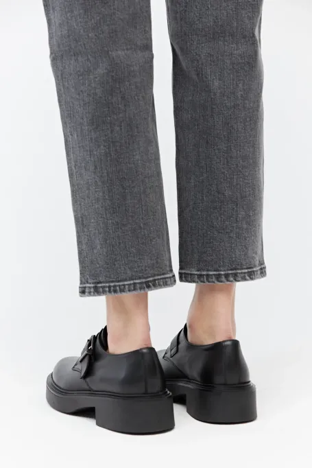 Pantofi negri de călugăr