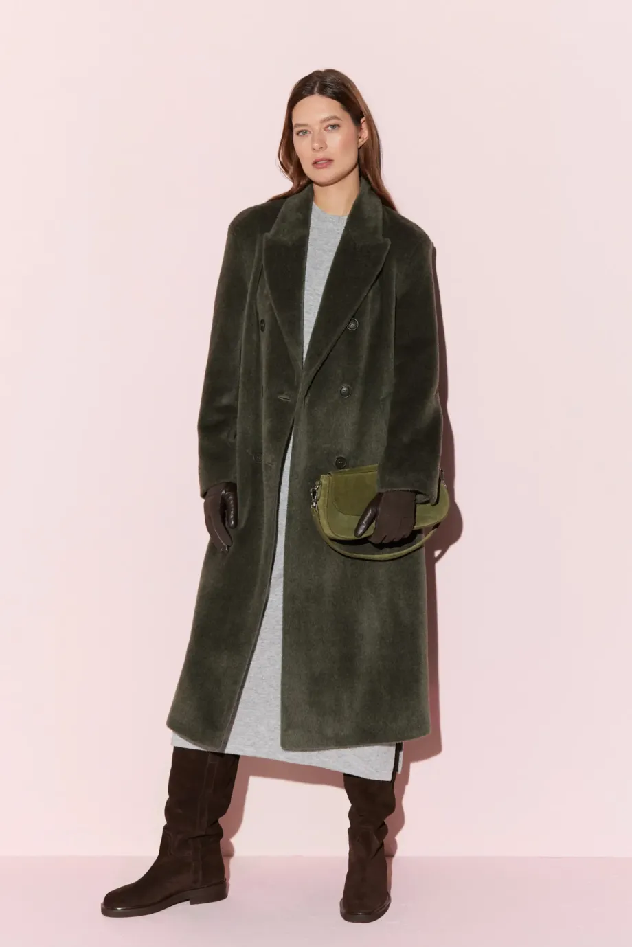 Haină verde militar cu puf de alpaca suri Haină verde militar cu puf de alpaca suri
