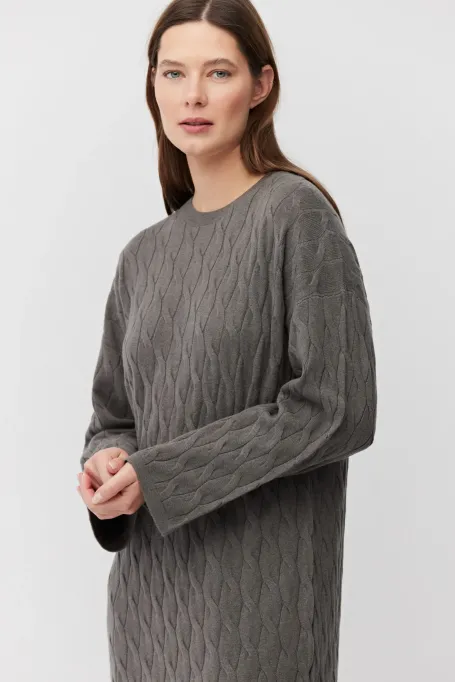 Rochie maro cu împletitură împletită și cașmir