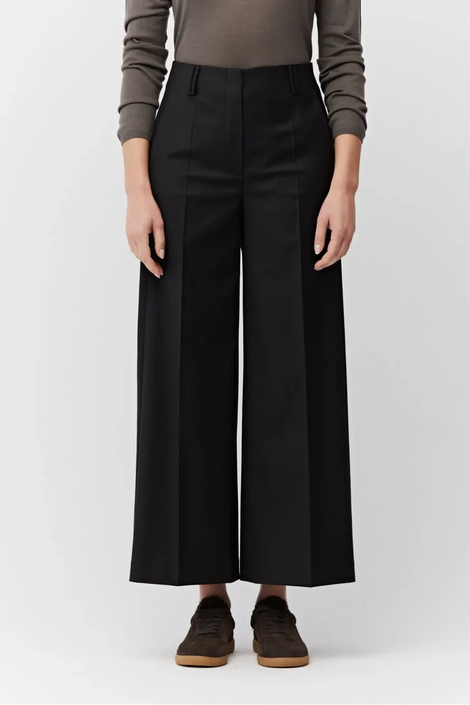 Pantaloni culotte negri cu lână Pantaloni culotte negri cu lână