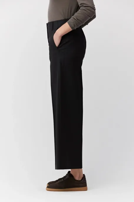 Pantaloni culotte negri cu lână Pantaloni culotte negri cu lână