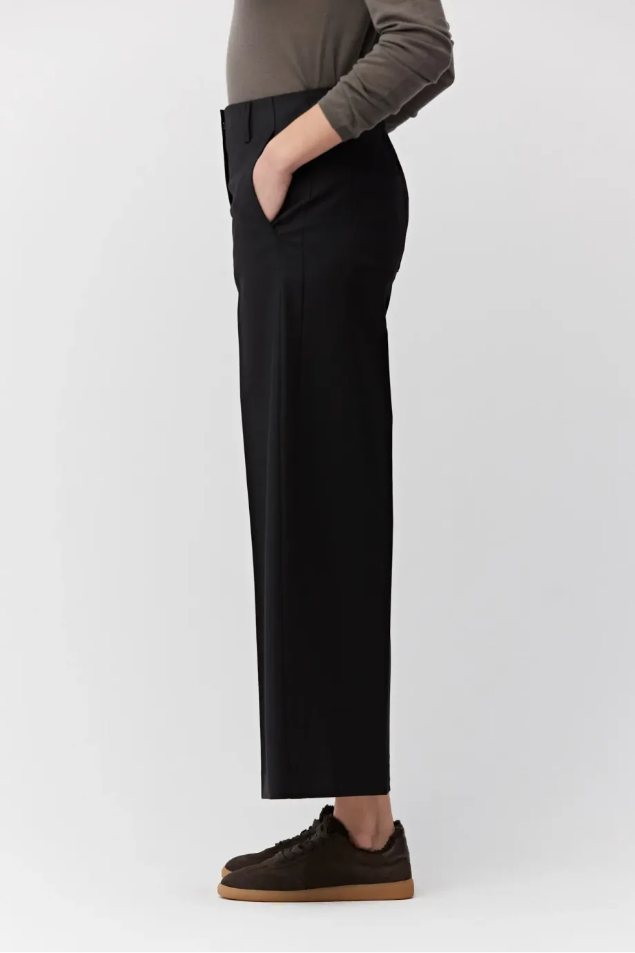Pantaloni culotte negri cu lână Pantaloni culotte negri cu lână