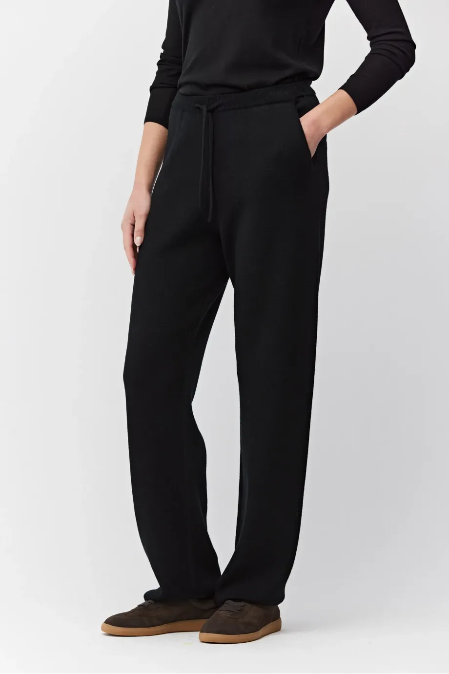 Pantaloni negri tricotați din lână merinos Pantaloni negri tricotați din lână merinos