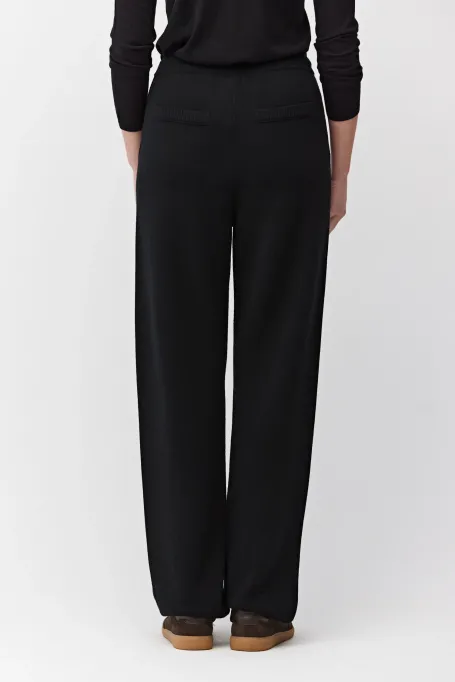 Pantaloni negri tricotați din lână merinos Pantaloni negri tricotați din lână merinos