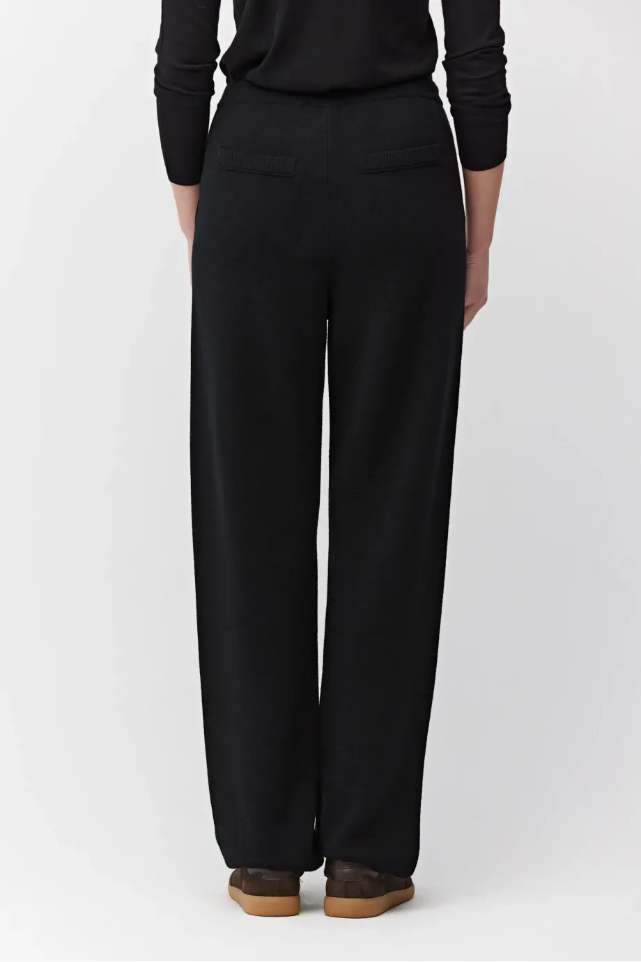 Pantaloni negri tricotați din lână merinos Pantaloni negri tricotați din lână merinos