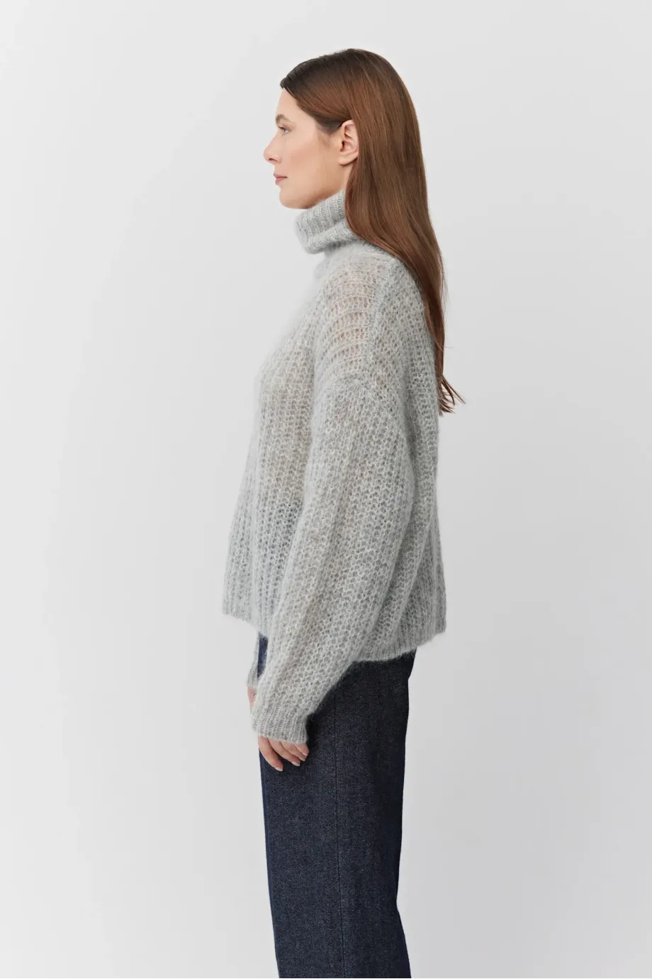 Pulover gri cu guler înalt din mohair Pulover gri cu guler înalt din mohair