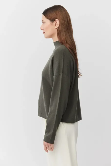 Pulover verde cu guler înalt din lână merinos și cașmir