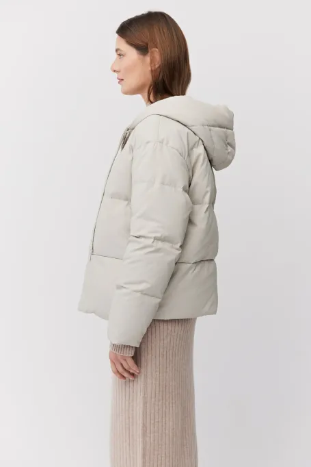 Jachetă bej reversibilă din puf cu glugă