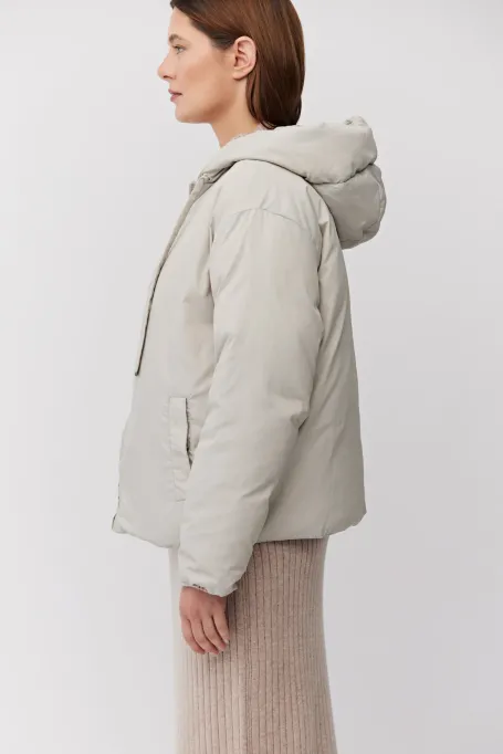 Jachetă bej reversibilă din puf cu glugă