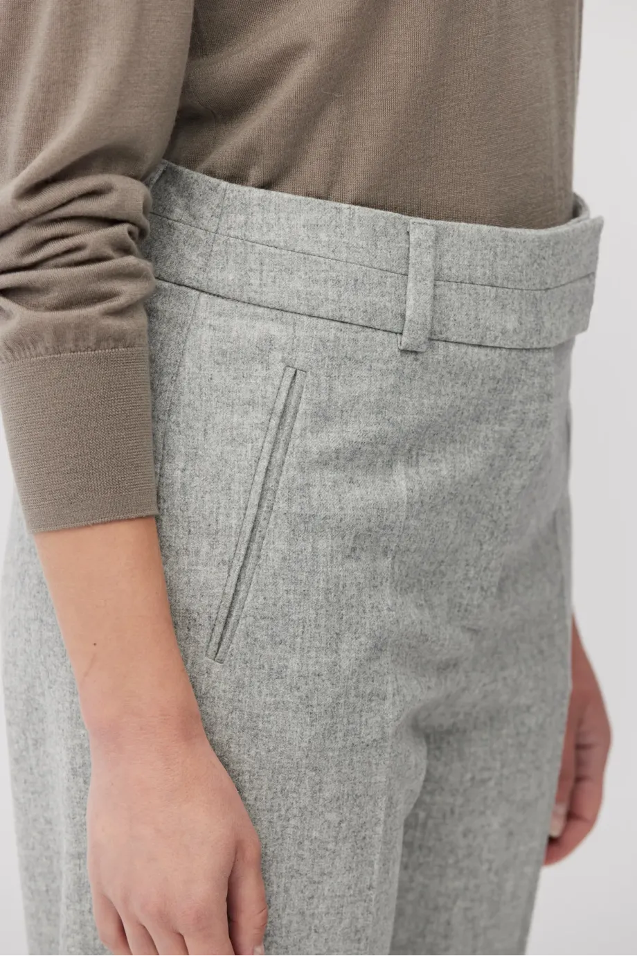Pantaloni gri de costum cu cașmir Pantaloni gri de costum cu cașmir