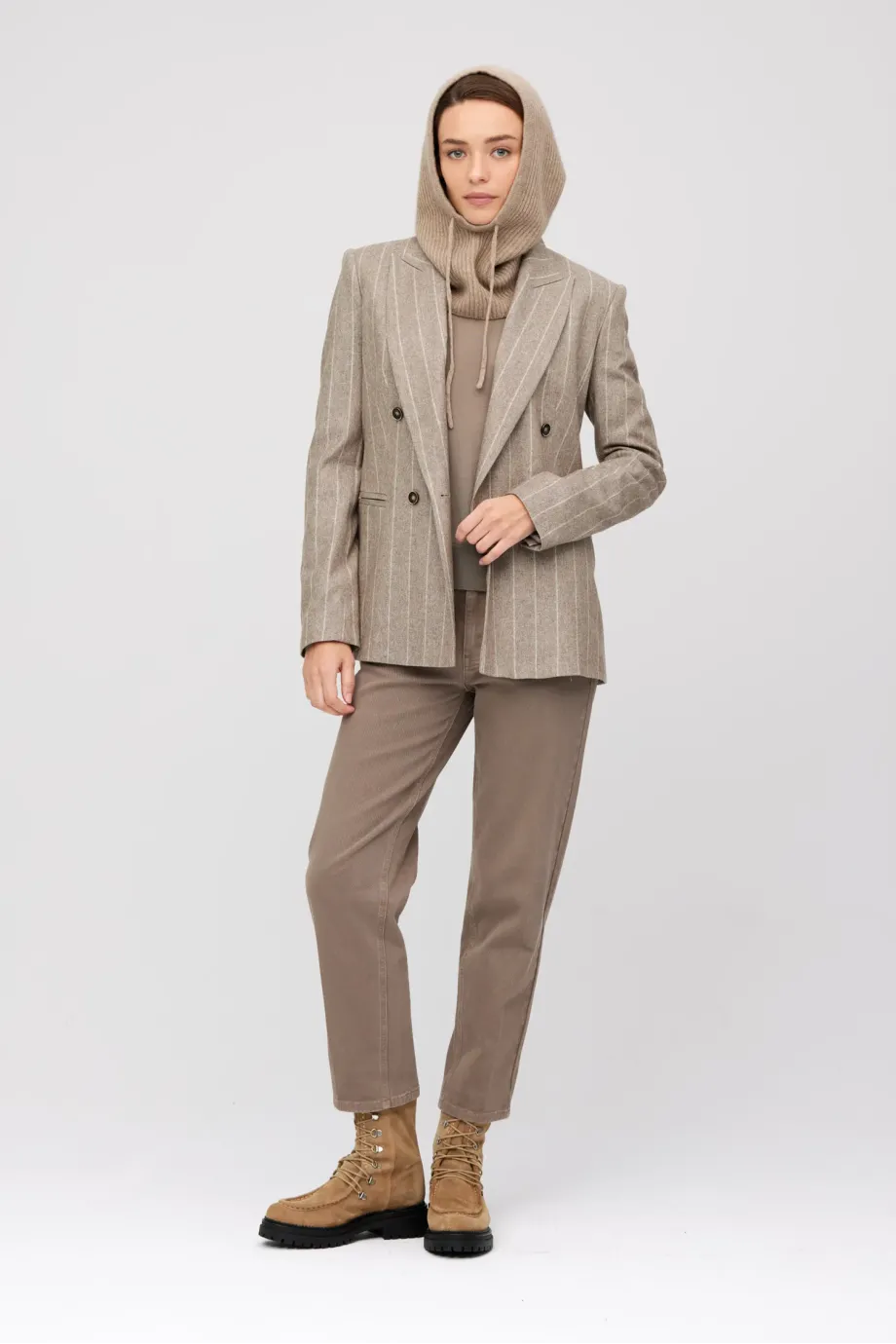 Jachetă cu dungi taupe și o notă de cașmir Jachetă cu dungi taupe și o notă de cașmir
